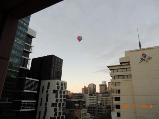 Ballon am frühen Morgen in Melbourne